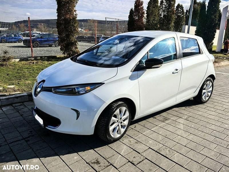 Second-hand Renault Zoe Life 67 kW (92 CP) 2015 Culoarealb Hatchback