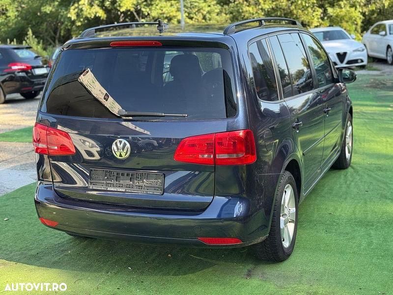 Second-hand VW Touran 110 CP (80 kW) 2013 Culoarealbastru Monovolum