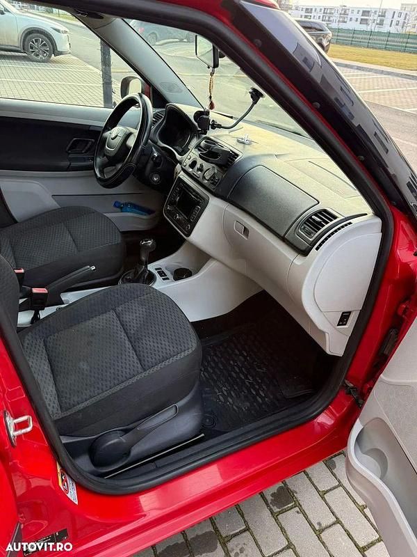 Second-hand Skoda Fabia 75 CP (55 kW) 2011 Culoarerosu Hatchback