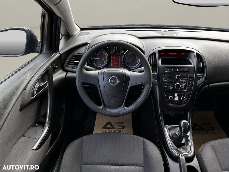 Second-hand Opel Astra Enjoy 110 CP (80 kW) 2014 Maro Hatchback