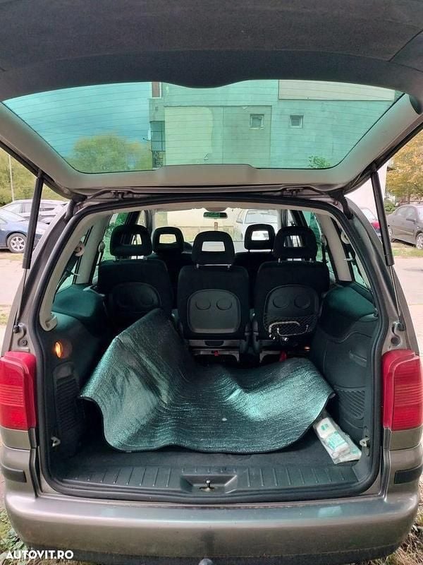 Culoaregri Utilizat 2005 Seat Alhambra Monovolum | 2.500 EUR (Preț OK) - Imagine 1/4