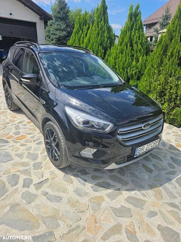 Culoarenegru Utilizat 2018 Ford Kuga Titanium SUV | 10.000 EUR (Preț bun) - Imagine 1/4