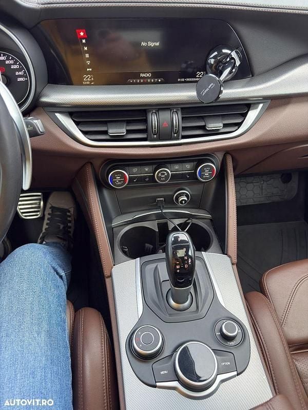 Second-hand Alfa Romeo Stelvio Tech Edition 200 CP (147 kW) 2019 Culoarenegru SUV