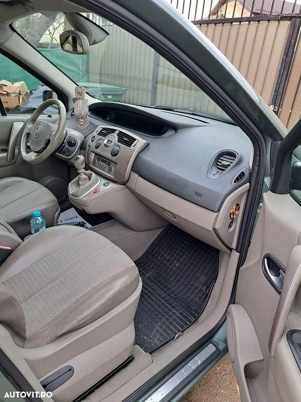 Second-hand Renault Scénic II Privilege 120 CP (88 kW) 2004 Culoareverde Monovolum