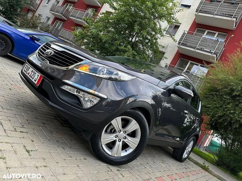 Gri Utilizat 2014 Kia Sportage DREAM-TEAM Edition SUV | 9.990 EUR (Preț bun) - Imagine 1/4