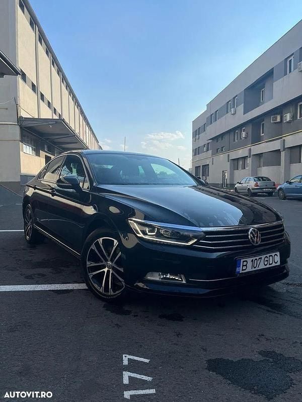 Culoarenegru Utilizat 2016 VW Passat Executive Berlinǎ | 14.300 EUR (Preț OK) - Imagine 1/4