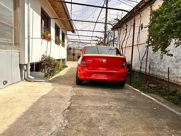 Second-hand Dacia Logan 75 CP (55 kW) 2011 Rosu Berlinǎ