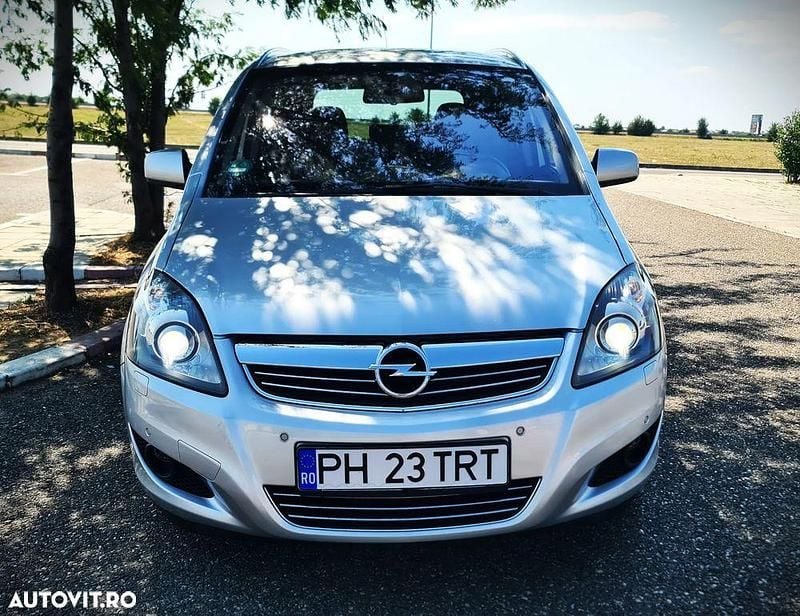 Culoareargint Utilizat 2011 Opel Zafira Cosmo Monovolum | 4.700 EUR (Preț OK) - Imagine 1/4