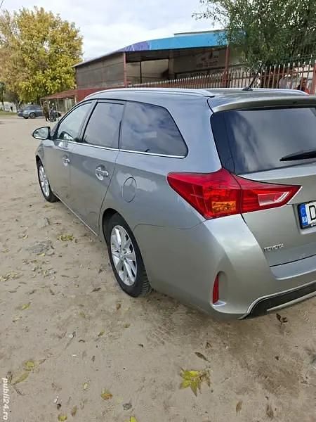 Utilizat 2013 Toyota Auris Hatchback | 8.990 EUR - Imagine 1/4