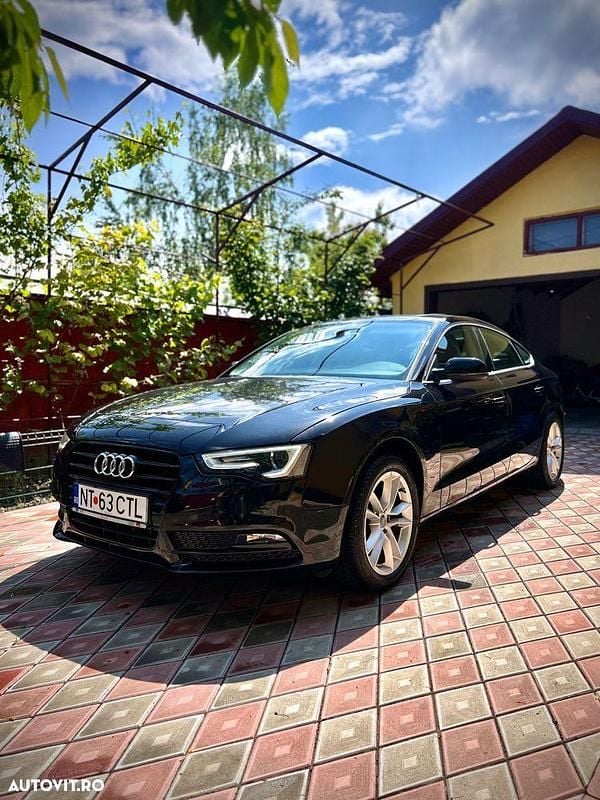 Culoarenegru Utilizat 2013 Audi A5 Sportback Berlinǎ | 10.550 EUR (Preț bun) - Imagine 1/4