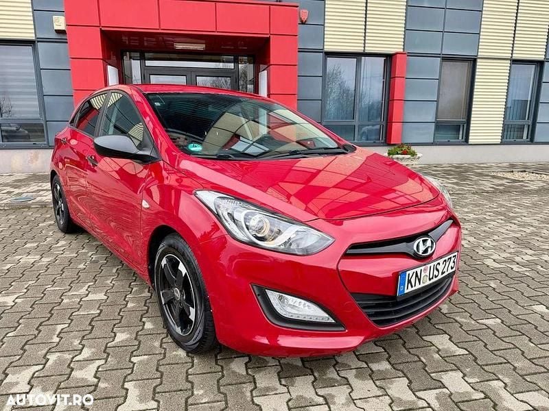 Culoarerosu Utilizat 2014 Hyundai i30 Classic Hatchback | 5.450 EUR (Super Preț) - Imagine 1/4