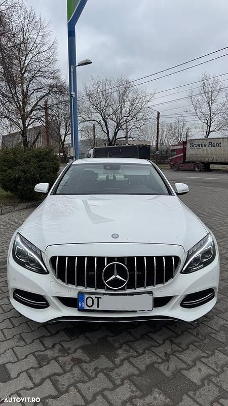 Second-hand Mercedes C180 Avantgarde 156 CP (114 kW) 2015 Culoarealb Berlinǎ