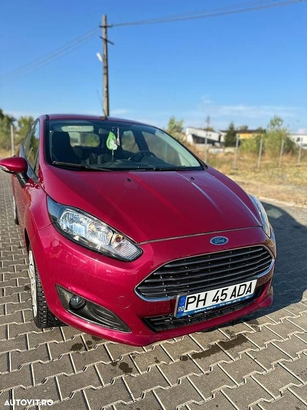 Culoarerosu Utilizat 2013 Ford Fiesta Hatchback | 4.550 EUR (Preț bun) - Imagine 1/4