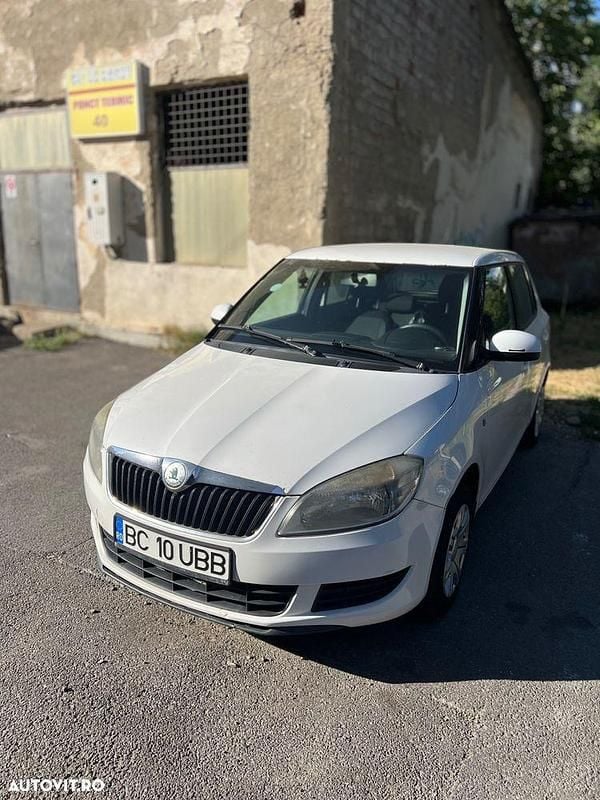 Culoarealb Utilizat 2011 Skoda Fabia Ambiente Hatchback | 2.300 EUR (Preț bun) - Imagine 1/4