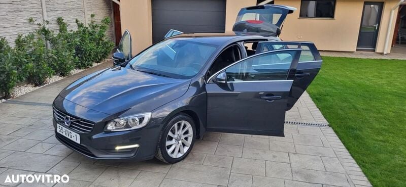 Negru Utilizat 2015 Volvo V60 Break | 8.299 EUR (Preț bun) - Imagine 1/4