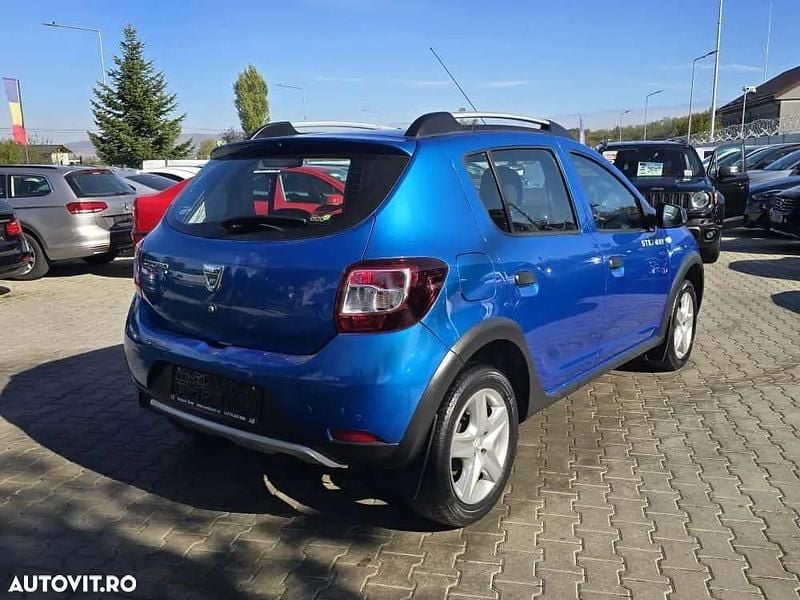 Second-hand Dacia Sandero Prestige 95 CP (69 kW) 2015 Culoarealbastru Hatchback