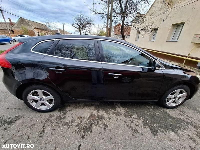 Culoarenegru Utilizat 2015 Volvo V40 Hatchback | 6.300 EUR (Preț bun) - Imagine 1/4