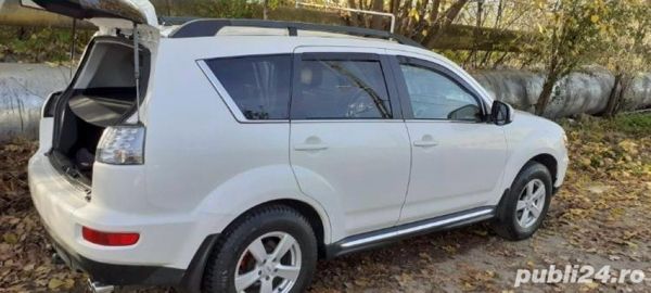 Alb Utilizat 2011 Mitsubishi Outlander SUV | 5.700 EUR (Preț OK) - Imagine 1/4