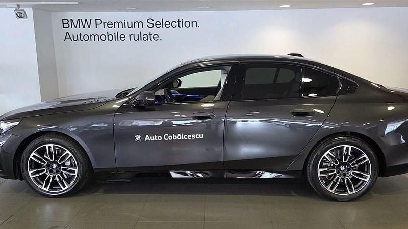 Second-hand BMW i5 Comfort Edition 250 kW (340 CP) 2025 Gri sophisto brilliant effect metalizat metalizat Berlinǎ