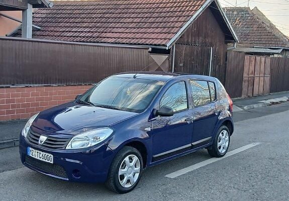 Albastru Second-hand 2010 Dacia Sandero Hatchback | 2.800 EUR (Preț OK) - Imagine 1/4