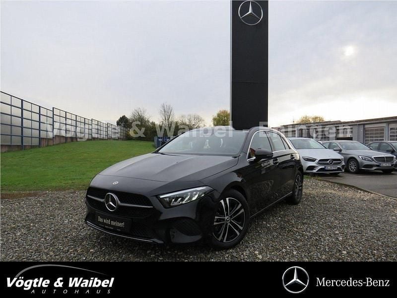 Utilizat 2022 Mercedes A200 Progressive | 31.791 EUR (Scump) - Imagine 1/1