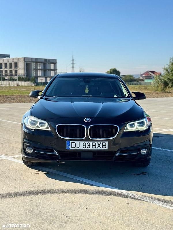 Second-hand BMW 525 Comfort Edition 218 CP (160 kW) 2014 Culoarenegru Berlinǎ