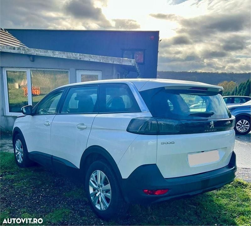 Second-hand Peugeot 5008 Active 130 CP (95 kW) 2021 Culoarealb SUV