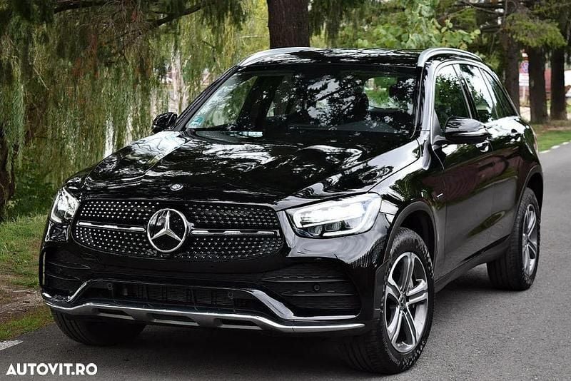 Culoarenegru Utilizat 2021 Mercedes GLC300e AMG line SUV | 32.500 EUR (Super Preț) - Imagine 1/4