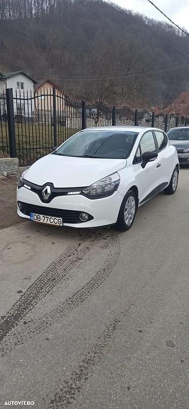 Second-hand Renault Clio IV Expression 75 CP (55 kW) 2015 Culoarealb Berlinǎ