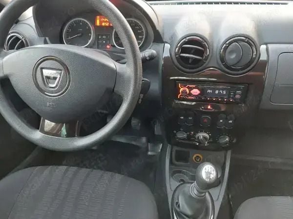 Maro Utilizat 2011 Dacia Duster SUV | 5.900 EUR (Preț OK) - Imagine 1/4