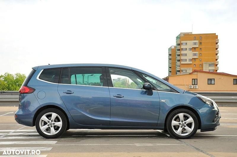 Second-hand Opel Zafira Tourer Cosmo 135 CP (99 kW) 2014 Culoarealbastru Monovolum