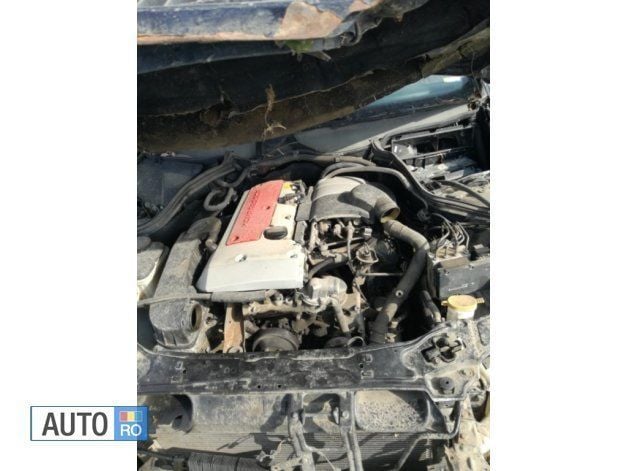 Negru Utilizat 2003 Mercedes 200 Berlinǎ | 450 EUR - Imagine 1/1