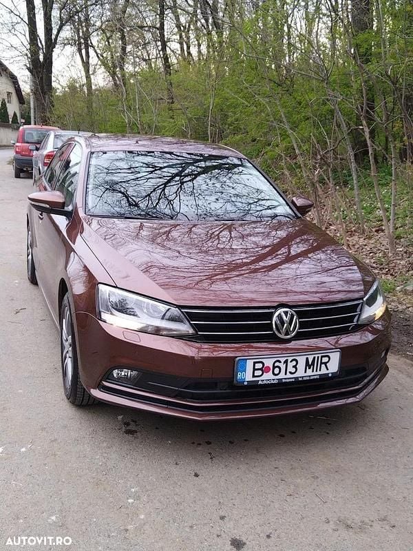 Culoaremaro Utilizat 2017 VW Jetta Comfortline Berlinǎ | 10.500 EUR (Preț OK) - Imagine 1/4