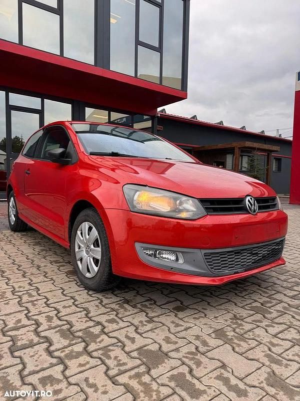 Culoareportocaliu Utilizat 2010 VW Polo Team Hatchback | 3.550 EUR (Preț OK) - Imagine 1/4