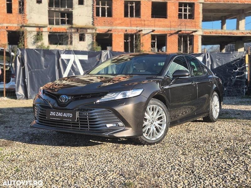 Maro Utilizat 2020 Toyota Camry Berlinǎ | 25.318 EUR (Preț OK) - Imagine 1/4