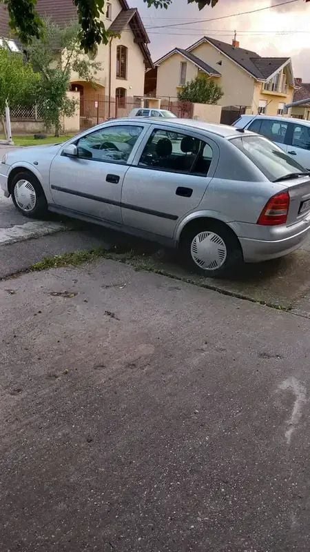 Gri Utilizat 2002 Opel Astra Hatchback | 1.400 EUR (Preț OK) - Imagine 1/4