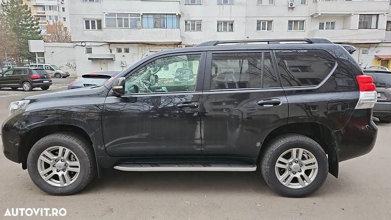 Culoarenegru Second-hand 2013 Toyota Land Cruiser Life SUV | 25.000 EUR (Preț OK) - Imagine 1/4