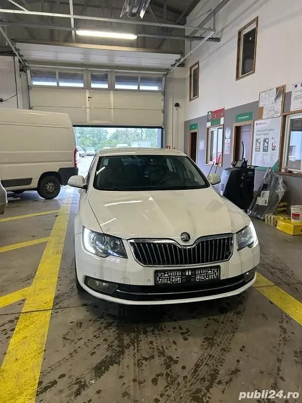 Utilizat 2014 Skoda Superb Berlinǎ | 7.000 EUR (Super Preț) - Imagine 1/4