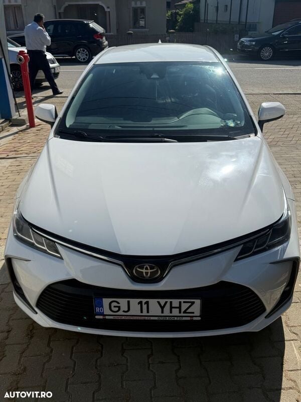 Alb Utilizat 2020 Toyota Corolla Berlinǎ | 13.900 EUR (Scump) - Imagine 1/4