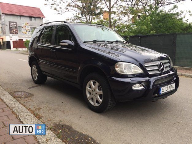 Albastru metalizat Utilizat 2004 Mercedes ML270 SUV | 5.750 EUR - Imagine 1/4