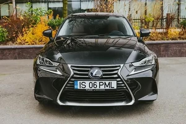 Second-hand Lexus IS300h 223 CP (164 kW) 2018 Negru Berlinǎ