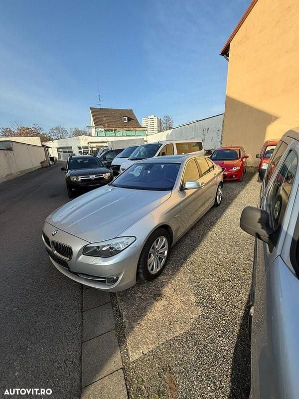Culoareargint Second-hand 2013 BMW 525 Sport Line Berlinǎ | 11.490 EUR (Preț bun) - Imagine 1/4