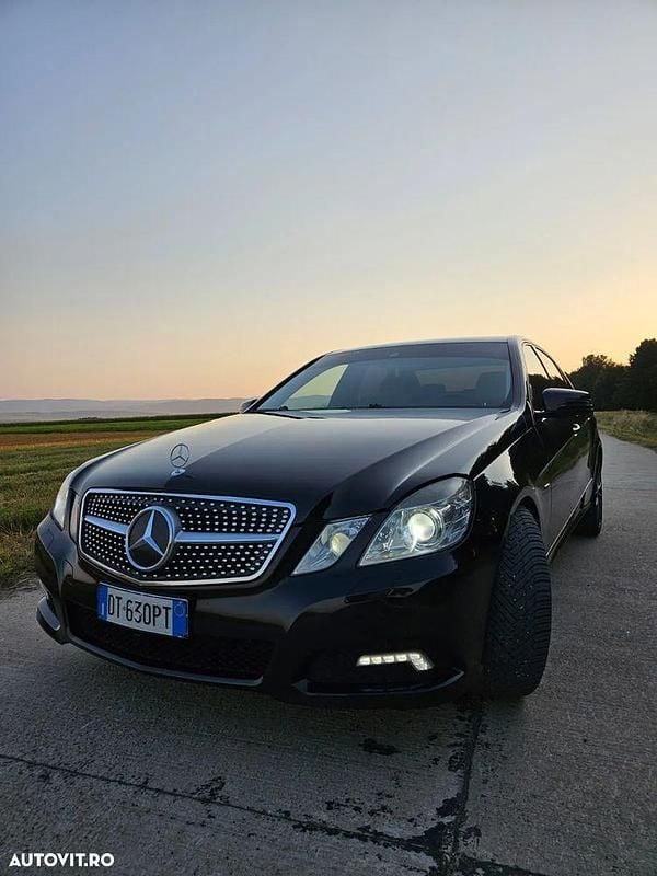 Culoarenegru Utilizat 2009 Mercedes E250 Berlinǎ | 8.900 EUR (Preț OK) - Imagine 1/4