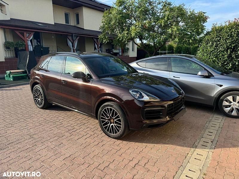 Culoaremaro Second-hand 2023 Porsche Cayenne SUV | 82.800 EUR - Imagine 1/4