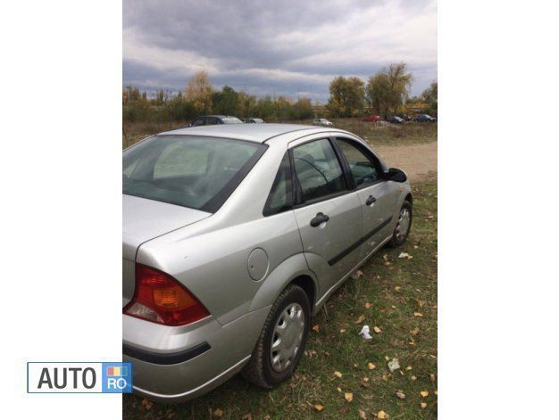 Second-hand Ford Focus 101 CP (74 kW) 2002 Gri metalizat Berlinǎ