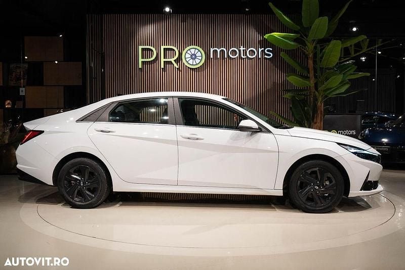 Second-hand Hyundai Elantra 123 CP (90 kW) 2022 Culoarealb Berlinǎ