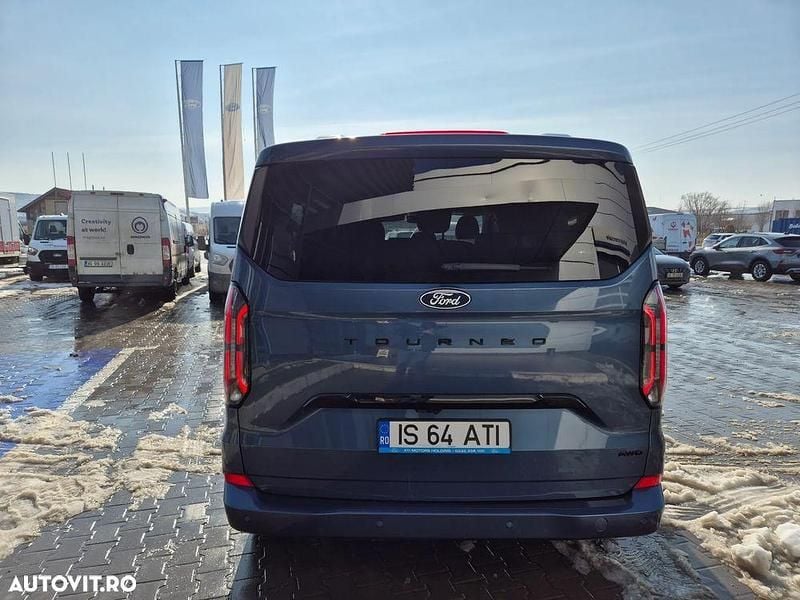 Second-hand Ford Tourneo Titanium X 170 CP (125 kW) 2024 Culoarealbastru Van