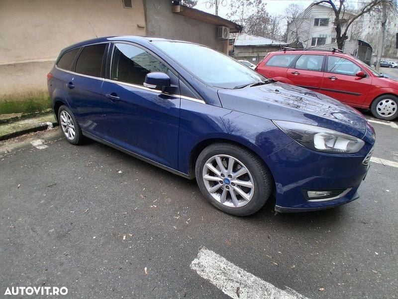 Culoarealbastru Second-hand 2015 Ford Focus ST-Line Break | 6.200 EUR (Super Preț) - Imagine 1/4