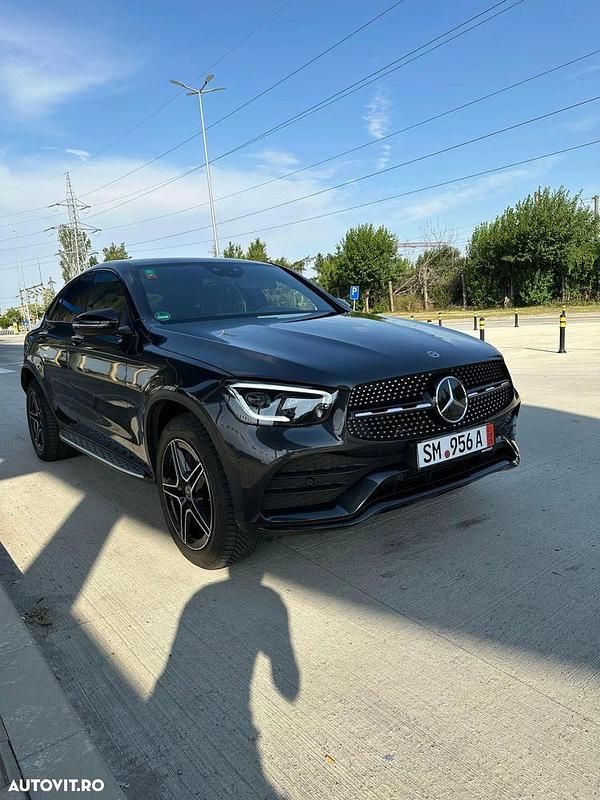 Culoarenegru Utilizat 2021 Mercedes GLC300 AMG line Plus SUV | 40.500 EUR (Super Preț) - Imagine 1/4