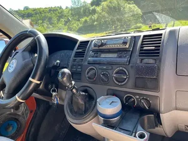 Utilizat 2006 VW T5 Van | 4.300 EUR (Super Preț) - Imagine 1/4